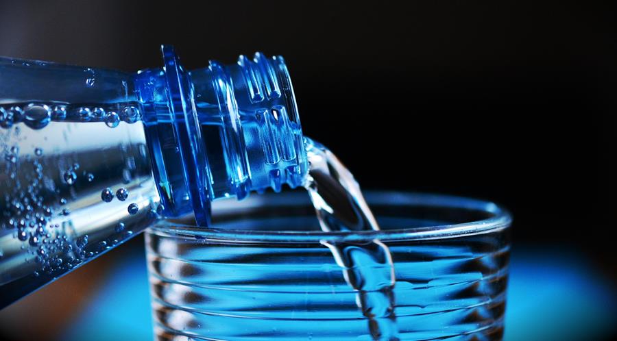 Eaux de distribution ou en bouteille: "potables mais restons vigilants", dit Testachats