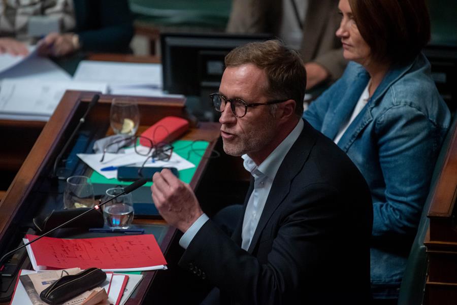 PS koppelt abortus aan steun voor afschaffing Senaat