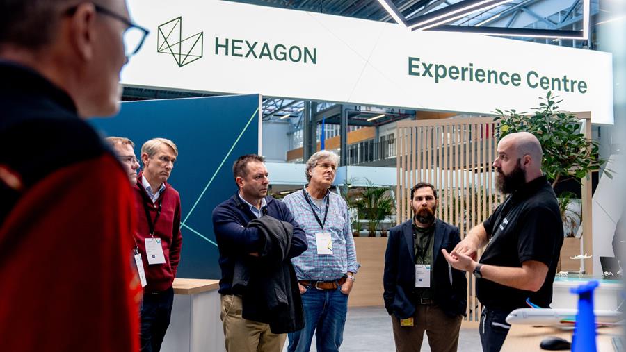 Grote luchtvaartspelers bespreken toekomst smart manufacturing tijdens Hexagon-summit