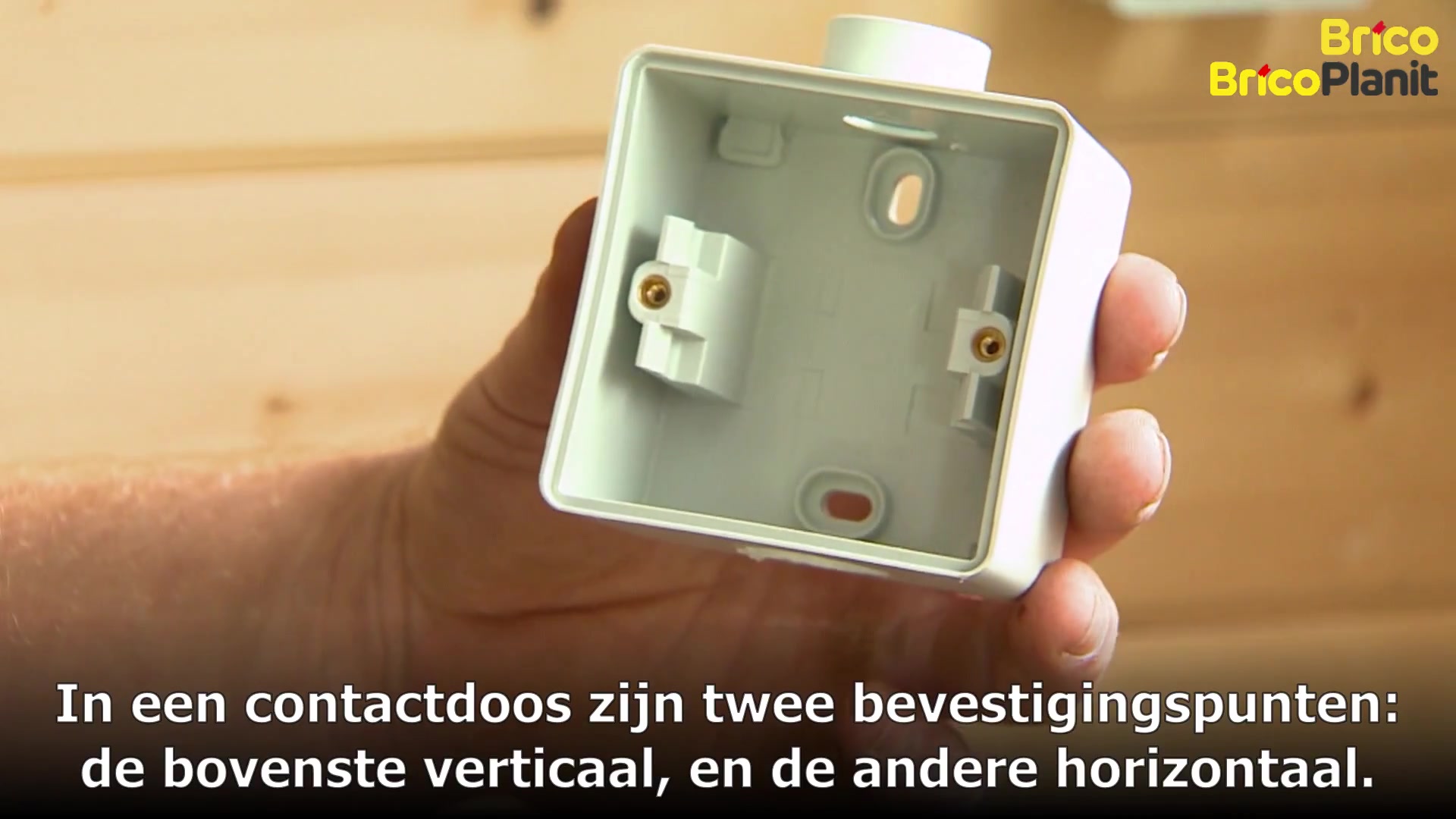 Hoe bevestig je correct een contactdoos?